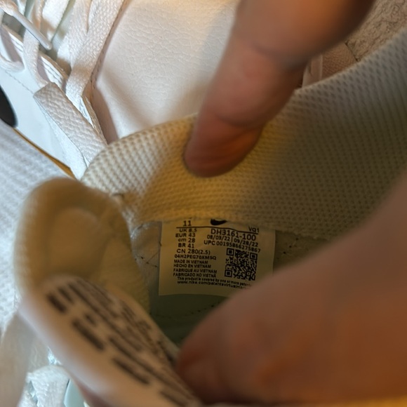 Women’s Nike Court Legacy size 11 - Picture 5 of 6